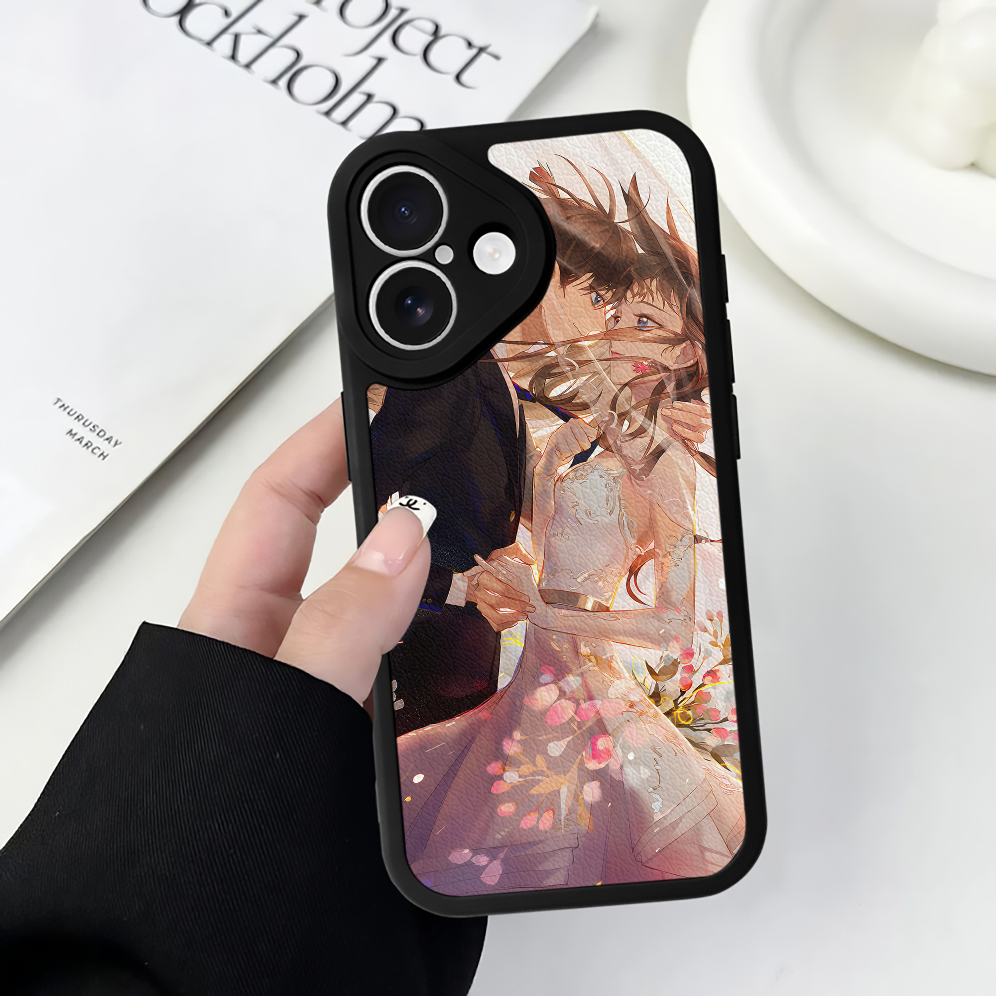 （画像用） 名探偵コナン Detective Conan 【iPhone 16シリーズ対応】シリコンスマホケース（レザー調） 材質：シリコン